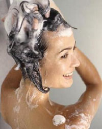 Частое мытье волос.