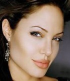 Джоли: ни шагу без прислуги