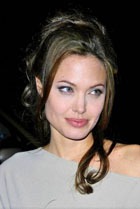 У Анджелины Джоли есть деньги и слава, но нет друзей