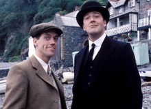 Хью Лори и его друг Стивен Фрай в сериале "Дживс и Вустер" фото