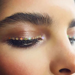 Новогодний макияж глаз: звездочки вместо подводки