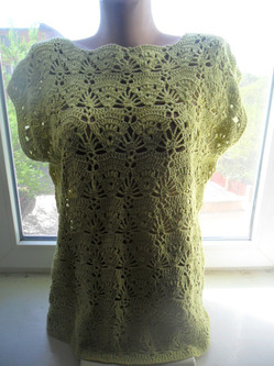  .   .Knitted tunic. Author Elena Bas. .