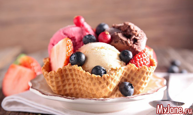 Десерты из мороженого и ягод
