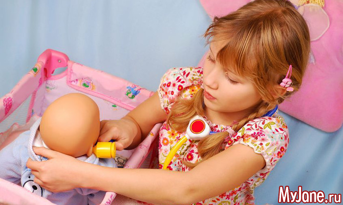 Монстры и взрослые женщины: как влияют современные куклы на детскую психику