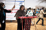 Анджелина Джоли посетила расположенный в Буркина-Фасо лагерь беженцев
