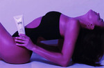 Ирина Шейк снялась в рекламе косметического бренда топлес
